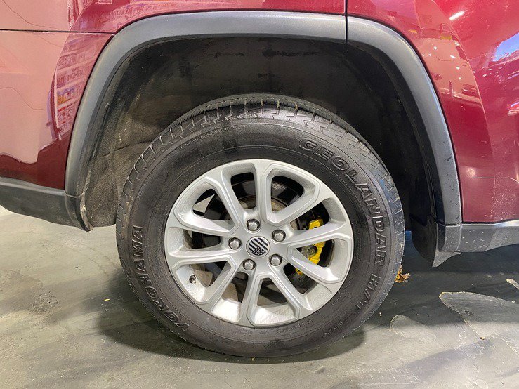 Used 2021 Jeep Grand Cherokee Laredo AWD/4WD image 12
