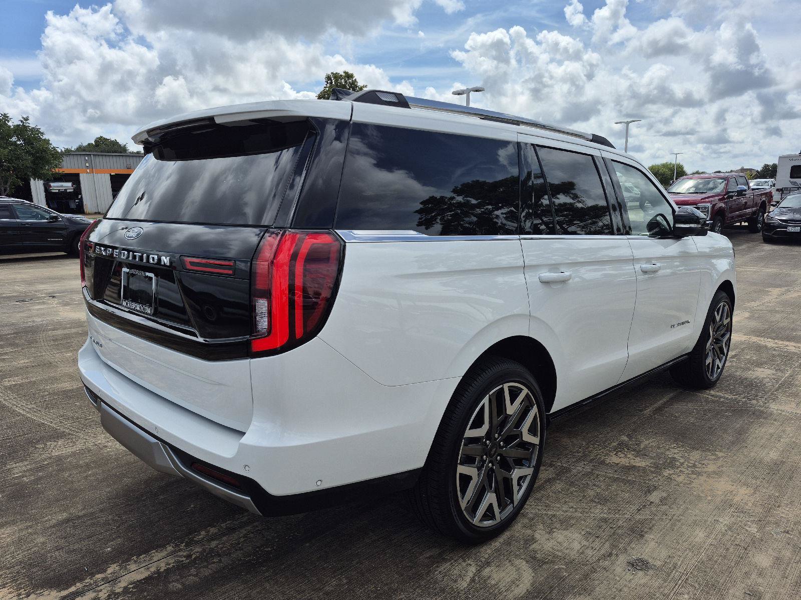 Used 2025 Ford Expedition Platinum w/ Platinum Ultimate Package AWD/4WD image 15
