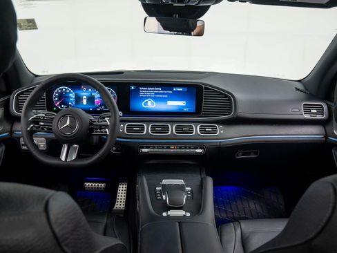 New 2026 Mercedes-Benz GLS 580 4MATIC image 10