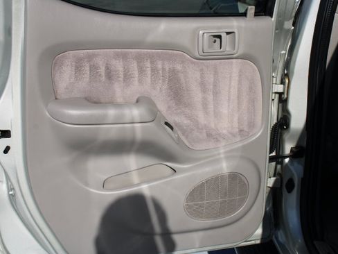 Used 2004 Toyota Tacoma Base image 14