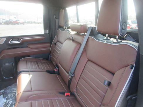 New 2026 GMC Sierra 3500 Denali Ultimate AWD/4WD image 17