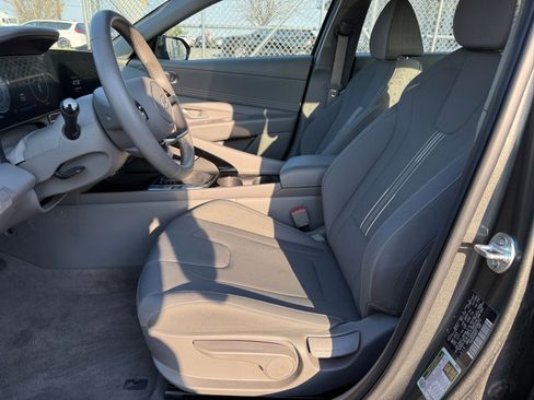 Used 2025 Hyundai Elantra SEL image 27
