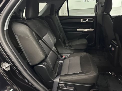 Used 2022 Ford Explorer XLT AWD/4WD image 21