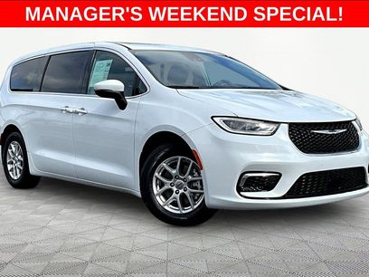 Used 2023 Chrysler Pacifica Touring-L
