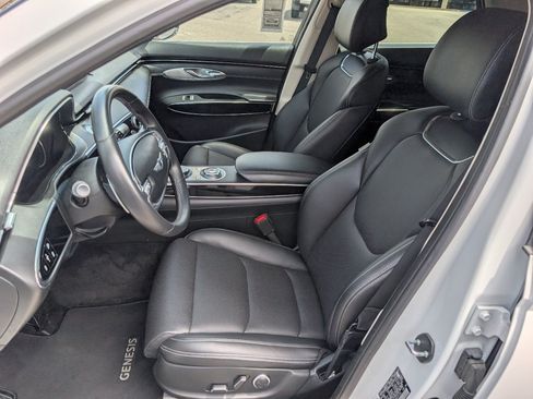 Used 2025 Genesis GV70 2.5T AWD/4WD image 2