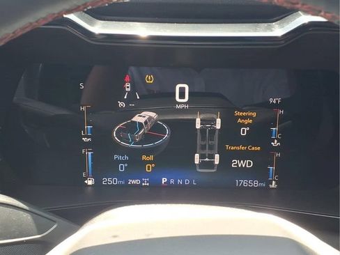 Used 2023 Chevrolet Colorado Z71 w/ Z71 Convenience Package 2 AWD/4WD image 11