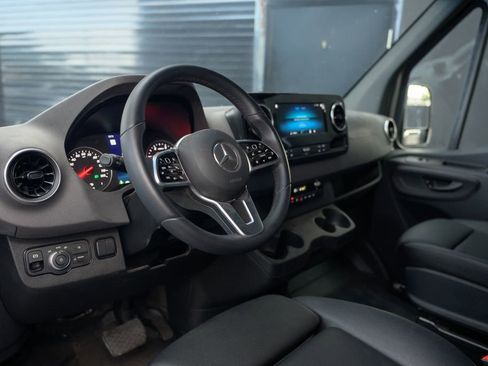Used 2022 Mercedes-Benz Sprinter 2500 image 14