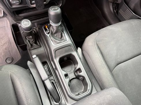 Used 2022 Jeep Wrangler Sport AWD/4WD image 25