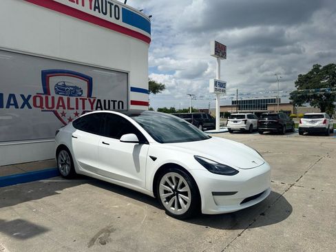 Used 2023 Tesla Model 3 Standard Range image 16