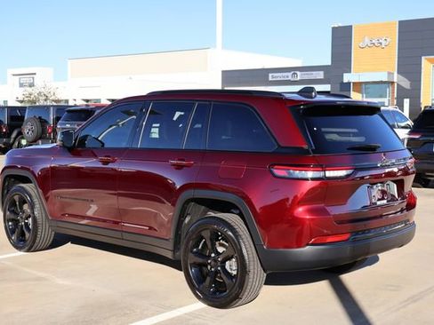 New 2025 Jeep Grand Cherokee Altitude image 5