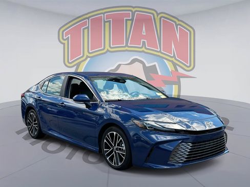 Used 2025 Toyota Camry XLE FWD image 1