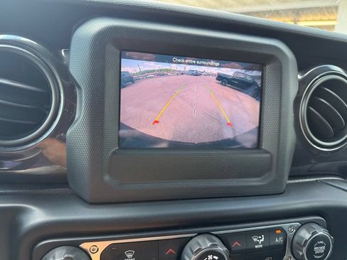 Used 2021 Jeep Wrangler Unlimited Sport AWD/4WD image 45
