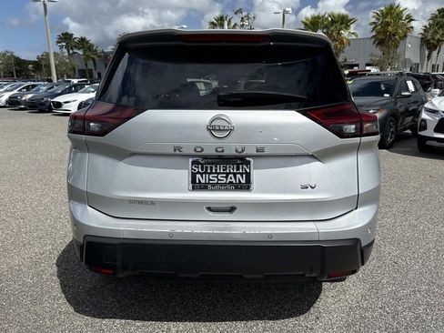 Certified 2024 Nissan Rogue SV FWD image 5