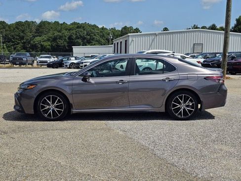 Used 2024 Toyota Camry SE FWD image 13