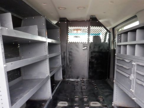 Used 2019 Nissan NV 3500 S image 8