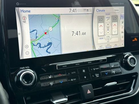 Used 2021 Toyota Highlander Limited FWD image 26