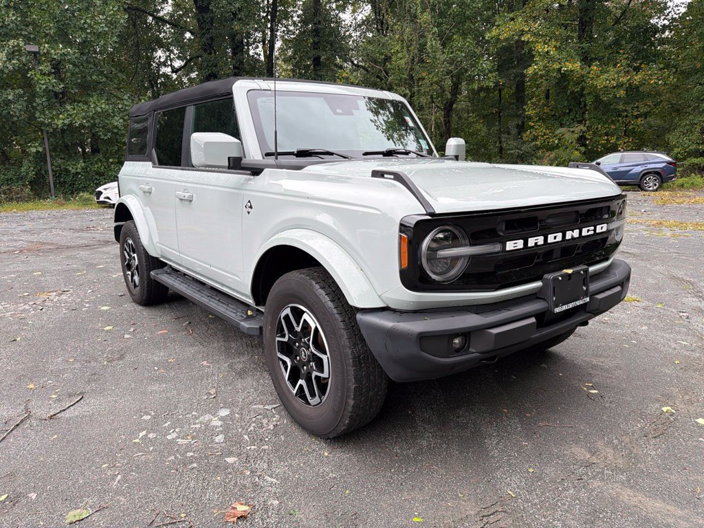 Used 2024 Ford Bronco Outer Banks AWD/4WD image 3
