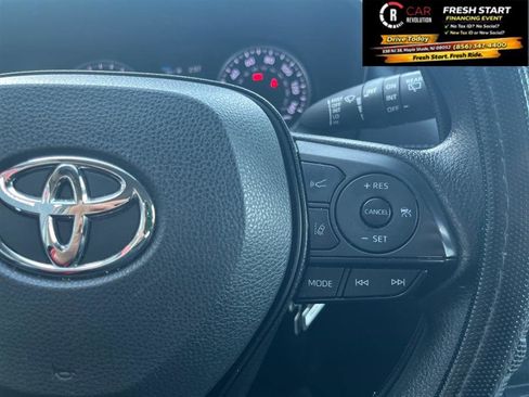 Used 2022 Toyota RAV4 XLE image 5