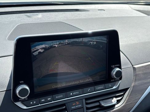 Used 2025 Nissan Altima 2.5 SV FWD image 23
