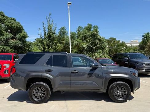 Used 2026 Toyota 4Runner SR5 AWD/4WD image 5