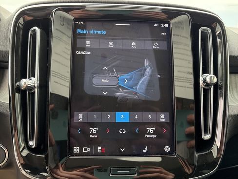 Certified 2025 Volvo XC40 B5 Core image 28