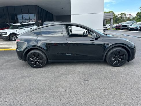 Used 2023 Tesla Model Y Long Range AWD/4WD image 2