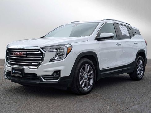 Used 2023 GMC Terrain SLT image 3