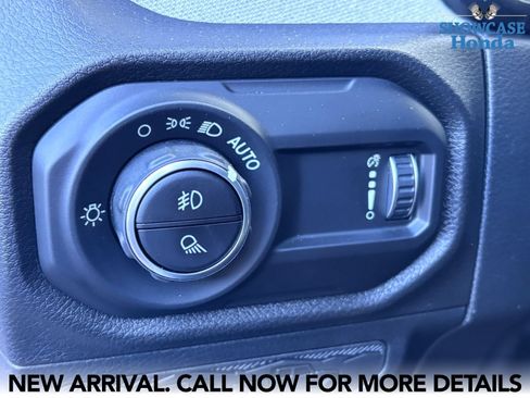 Used 2025 Jeep Gladiator Sport AWD/4WD image 9