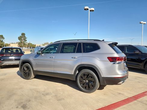 New 2026 Volkswagen Atlas SE image 4