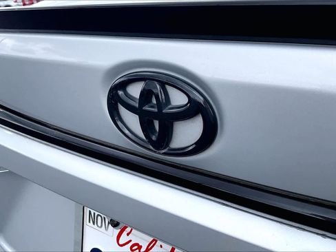 Used 2022 Toyota Corolla SE FWD image 30