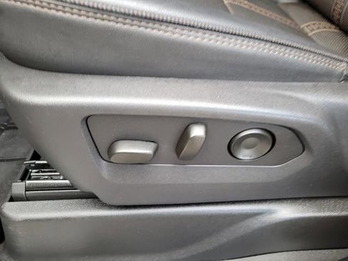 Used 2025 Chevrolet Tahoe High Country image 24