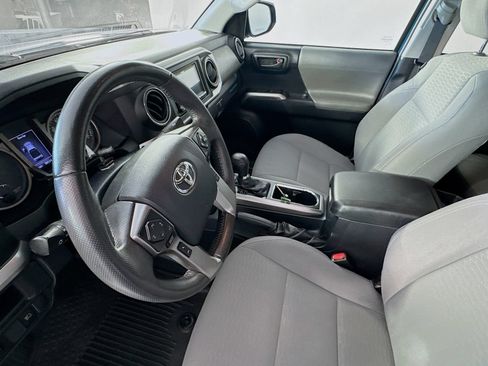 Used 2019 Toyota Tacoma SR5 AWD/4WD image 9