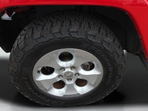 Used 2014 Jeep Wrangler Unlimited Sahara w/ Connectivity Group AWD/4WD image 29