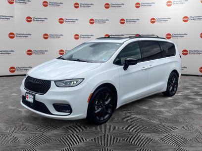 Used 2025 Chrysler Pacifica Limited