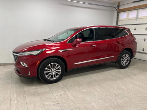 Used 2024 Buick Enclave Premium image 2