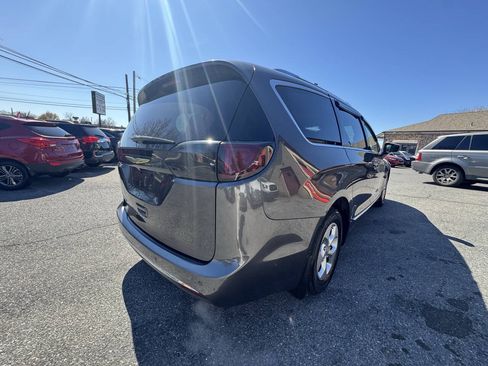 Used 2017 Chrysler Pacifica Touring-L Plus w/ Advanced Safetytec Group FWD image 10