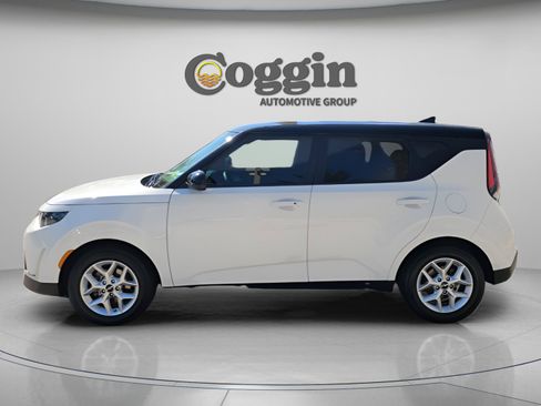 Used 2024 Kia Soul S FWD image 2