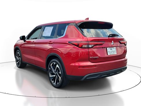 Used 2022 Mitsubishi Outlander ES AWD/4WD image 3