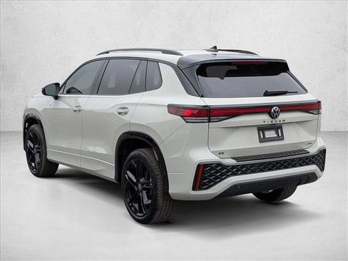 New 2026 Volkswagen Tiguan SE R-Line AWD/4WD image 9