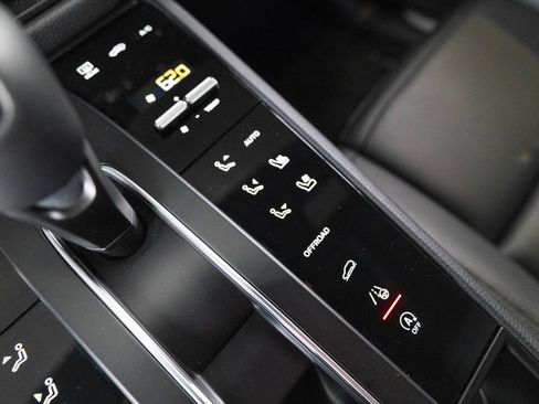Certified 2026 Porsche Macan S AWD/4WD image 25