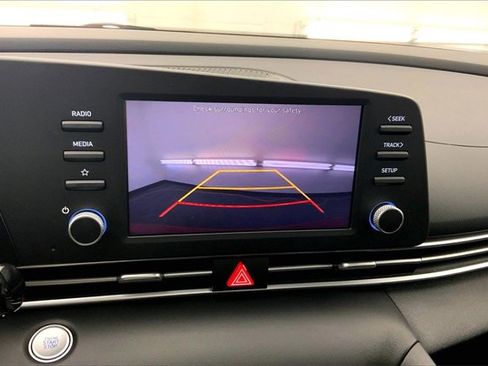 Used 2023 Hyundai Elantra SEL image 21