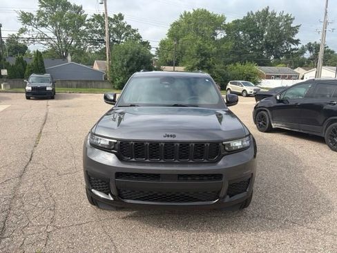 Used 2023 Jeep Grand Cherokee L Laredo AWD/4WD image 9