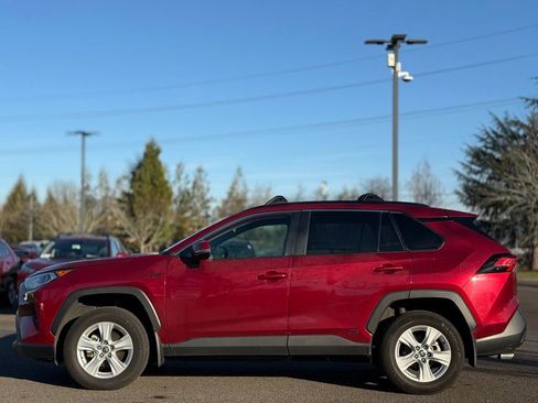 Used 2021 Toyota RAV4 XLE image 2