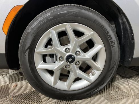 Used 2023 Kia Soul LX w/ LX Technology Package image 12