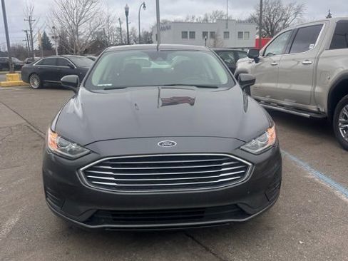 Used 2020 Ford Fusion SE image 1