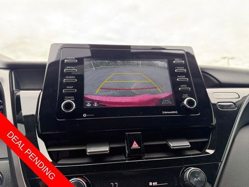 Used 2021 Toyota Camry SE w/ Cold Weather Package image 18