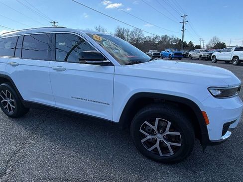 Used 2023 Jeep Grand Cherokee L Limited w/ Luxury Tech Group II image 3