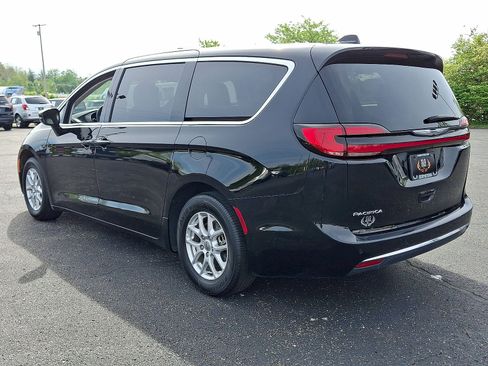 Used 2024 Chrysler Pacifica Touring-L FWD image 22