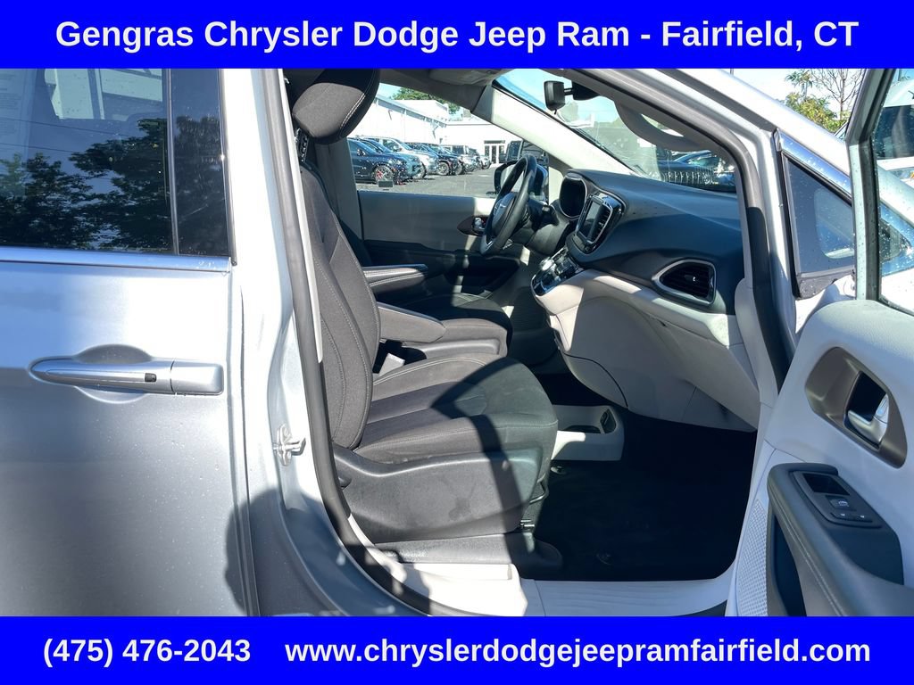Certified 2023 Chrysler Voyager LX FWD image 19