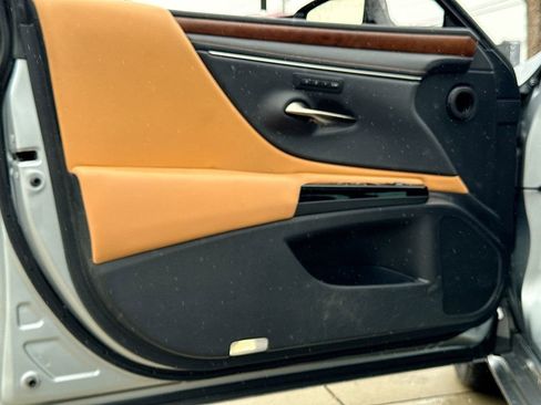 Used 2024 Lexus ES 350 w/ Premium Package image 12